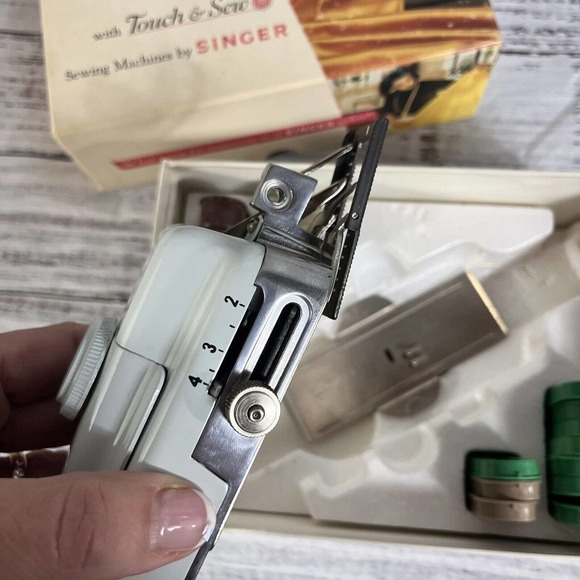 SINGER Professional Buttonholer Attachment 19 Cams 161829 Slant Needle Zig Zag - Picture 6 of 16